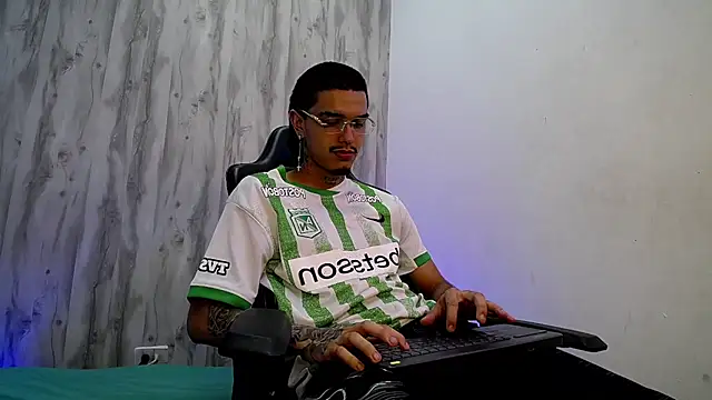 XXX chat uživo modela Tayson_Hot