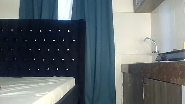 Thicky_Curry_ লাইভ XXX চ্যাট