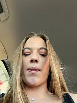 Luna_Lynn Chat XXX live