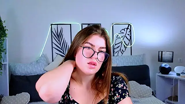 Aurora__Glow élő XXX-chatje