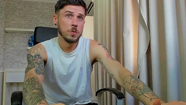 JonahShaw Adlı Modelin Canlı XXX Sohbeti