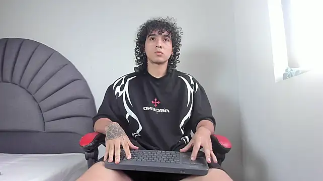 צ'אט XXX בשידור חי של JackSavage_