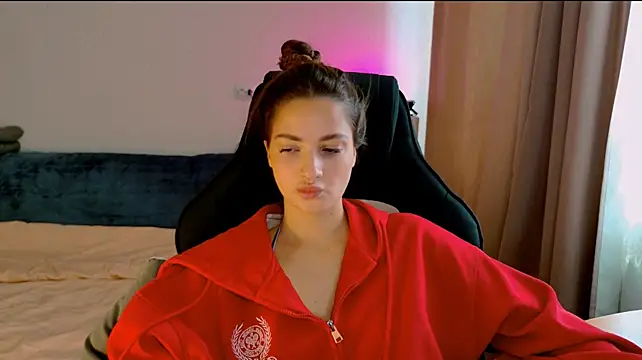 XXX chat uživo modela KiraVair