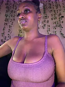 AshleyCa1995 Adlı Modelin Canlı XXX Sohbeti