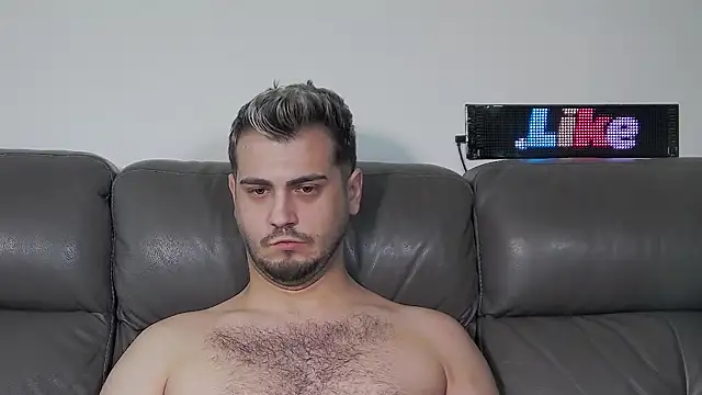 צ'אט XXX בשידור חי של CrazyDom1