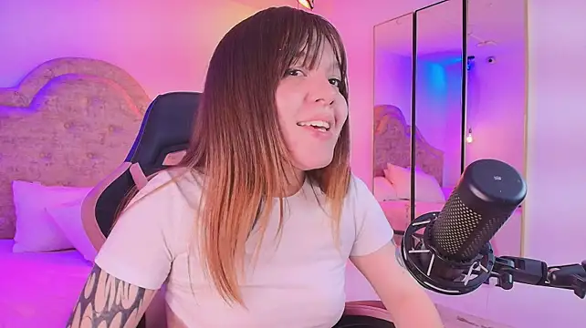 Fluffy_Bubble21 Live XXX-Chat