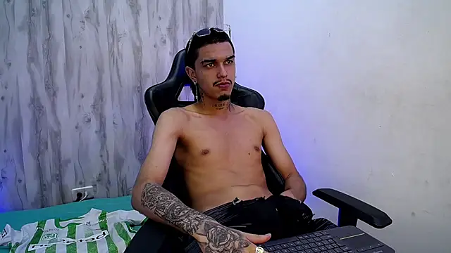 Tayson_Hot: онлайн-секс-чат