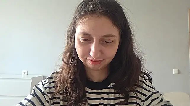 ChrystalAlma XXX чат на живо
