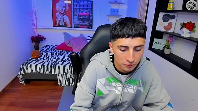 Benji23_'s Live XXX Chat