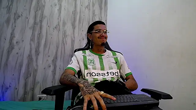 Tayson_Hot – Naživo XXX chat