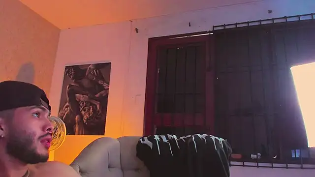 Vincentblack Adlı Modelin Canlı XXX Sohbeti