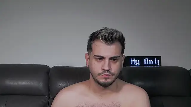 CrazyDom1 Adlı Modelin Canlı XXX Sohbeti