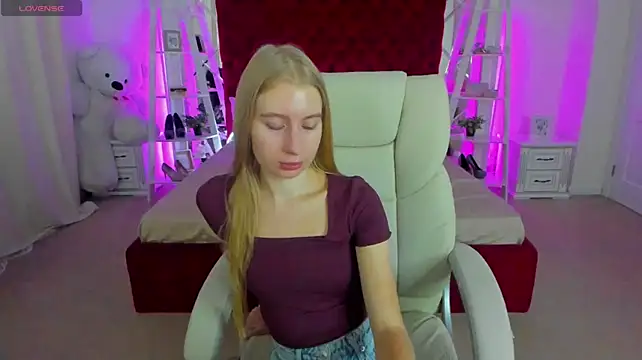 Alina_Blonde Chat XXX live