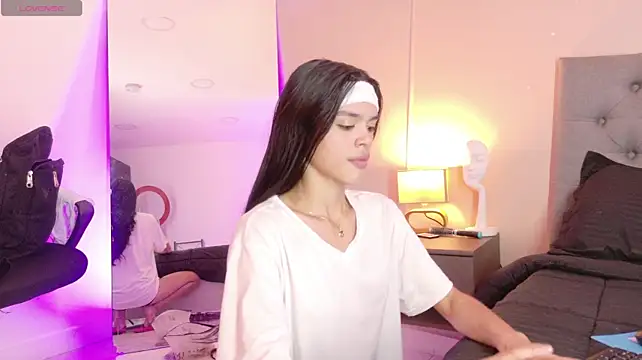 ALICESANDOVAL live XXX chat