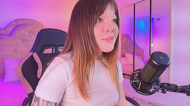 Fluffy_Bubble21: απευθείας συνομιλία ΧΧΧ