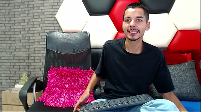 Živý XXX chat Thristan05
