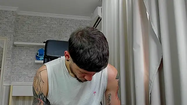 XXX chat uživo modela JonahShaw