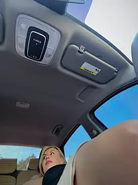 MilfNextDoor20's Live XXX Chat