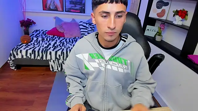 Benji23_ élő XXX-chatje