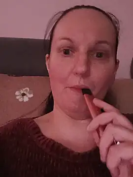 BustyLadyAlman Live XXX chat