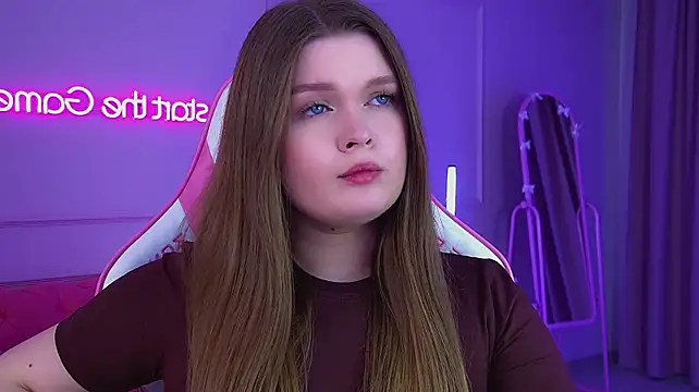 CrystalLyons live XXX chat