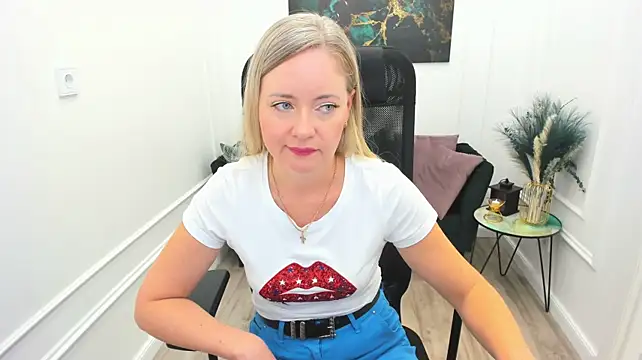 CharlotteKerti Live XXX-Chat