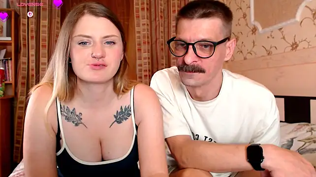 CozyCurves Chat XXX in diretta