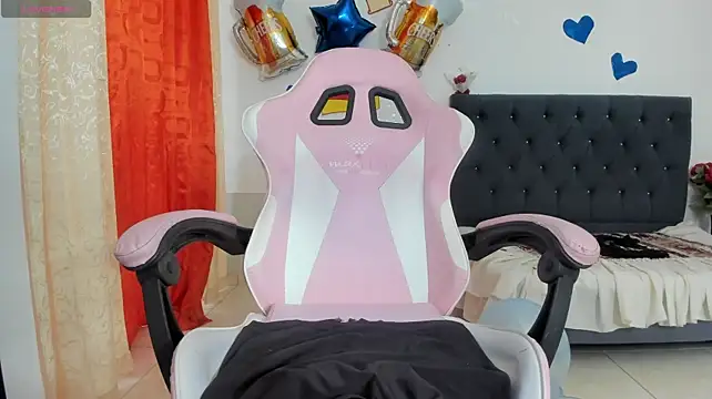XXX chat uživo modela julinee_smithh