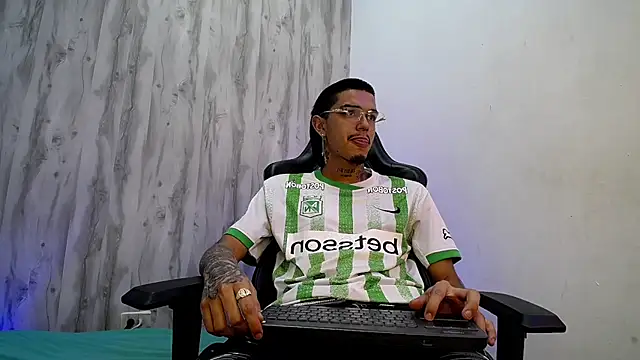 Tayson_Hot élő XXX-chatje