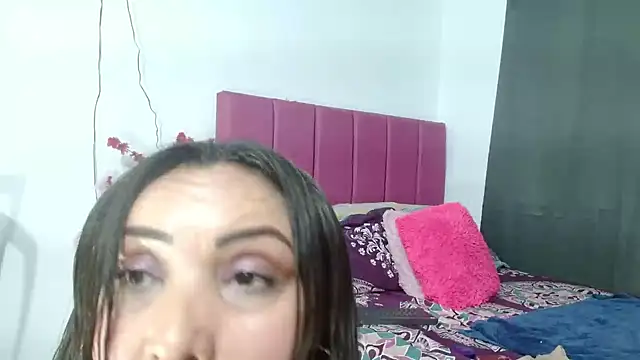 Chat +18 de Rebecca_Milf ao vivo