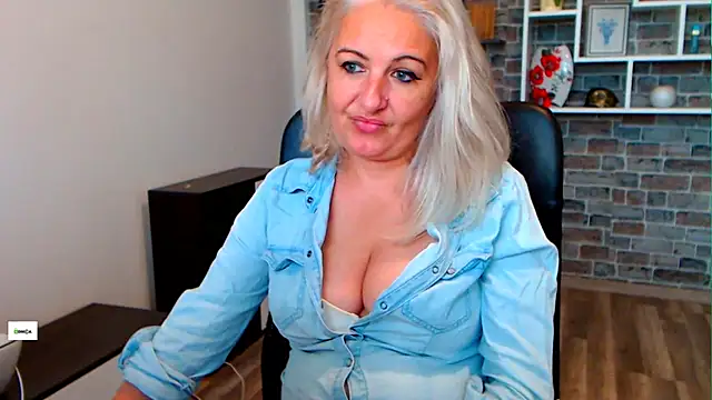 Czat XXX na żywo – angel_devil_milf