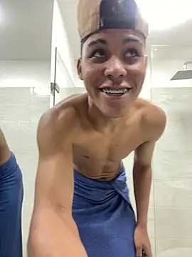 Chat +18 de Colby_driscoll ao vivo