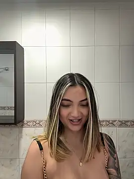 XXX chat uživo modela LucyRosse