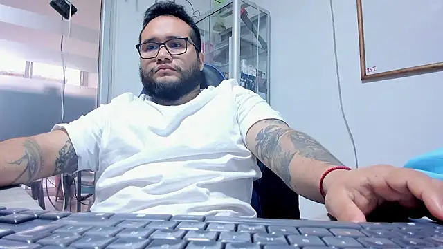 VINCEDMAGLIOO Live XXX Chat