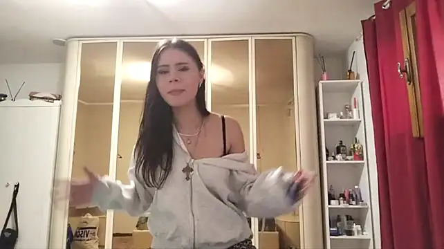 AnnieQute Adlı Modelin Canlı XXX Sohbeti