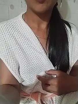Helen-nn Adlı Modelin Canlı XXX Sohbeti