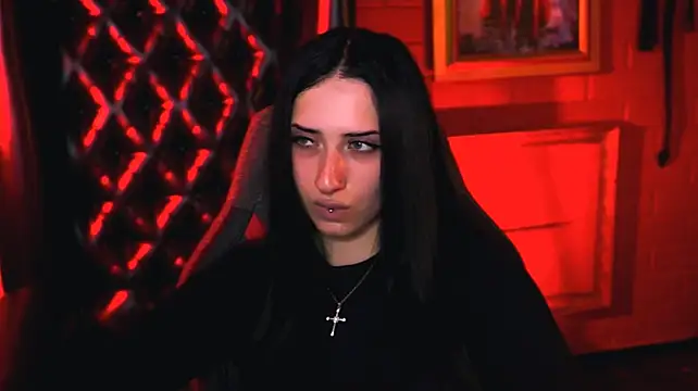 MonicaLowes Adlı Modelin Canlı XXX Sohbeti