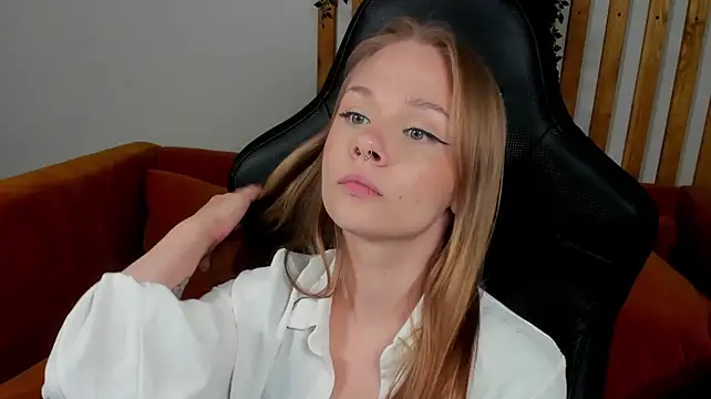 IowaBrosnan Adlı Modelin Canlı XXX Sohbeti