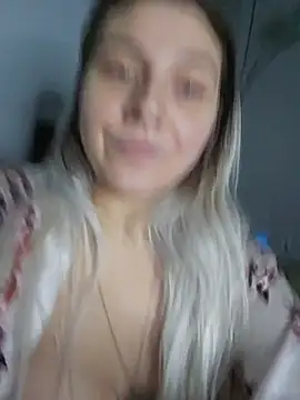 ScarletsWeb - Tits out 10 min