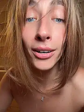 SugarLily24 - I hide and touch my pussy 😍
