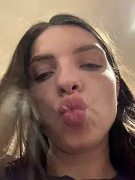 Chat +18 de SeducingYoghourt ao vivo