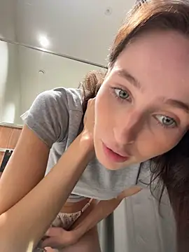 -missbehaving-'s Live XXX Chat