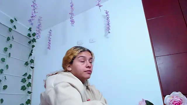 Sarabubbie's Live XXX Chat