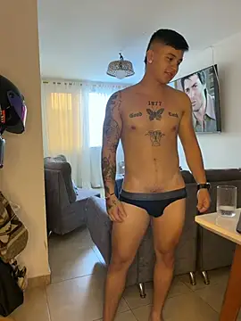 Christopher_strongg Chat XXX in diretta