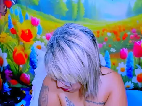 indianroxy's Live XXX Chat