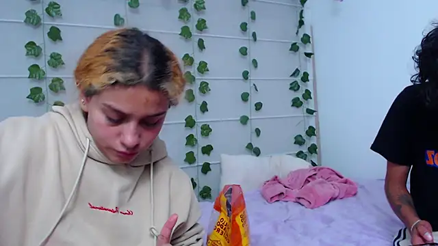 Sarabubbie 라이브 XXX 채팅