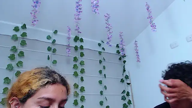 Sarabubbie's Live XXX Chat