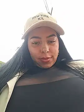 Luianna Adlı Modelin Canlı XXX Sohbeti