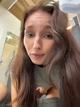 -missbehaving-'s Live XXX Chat