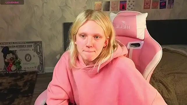 Lilly_JhonassのライブXXXチャット